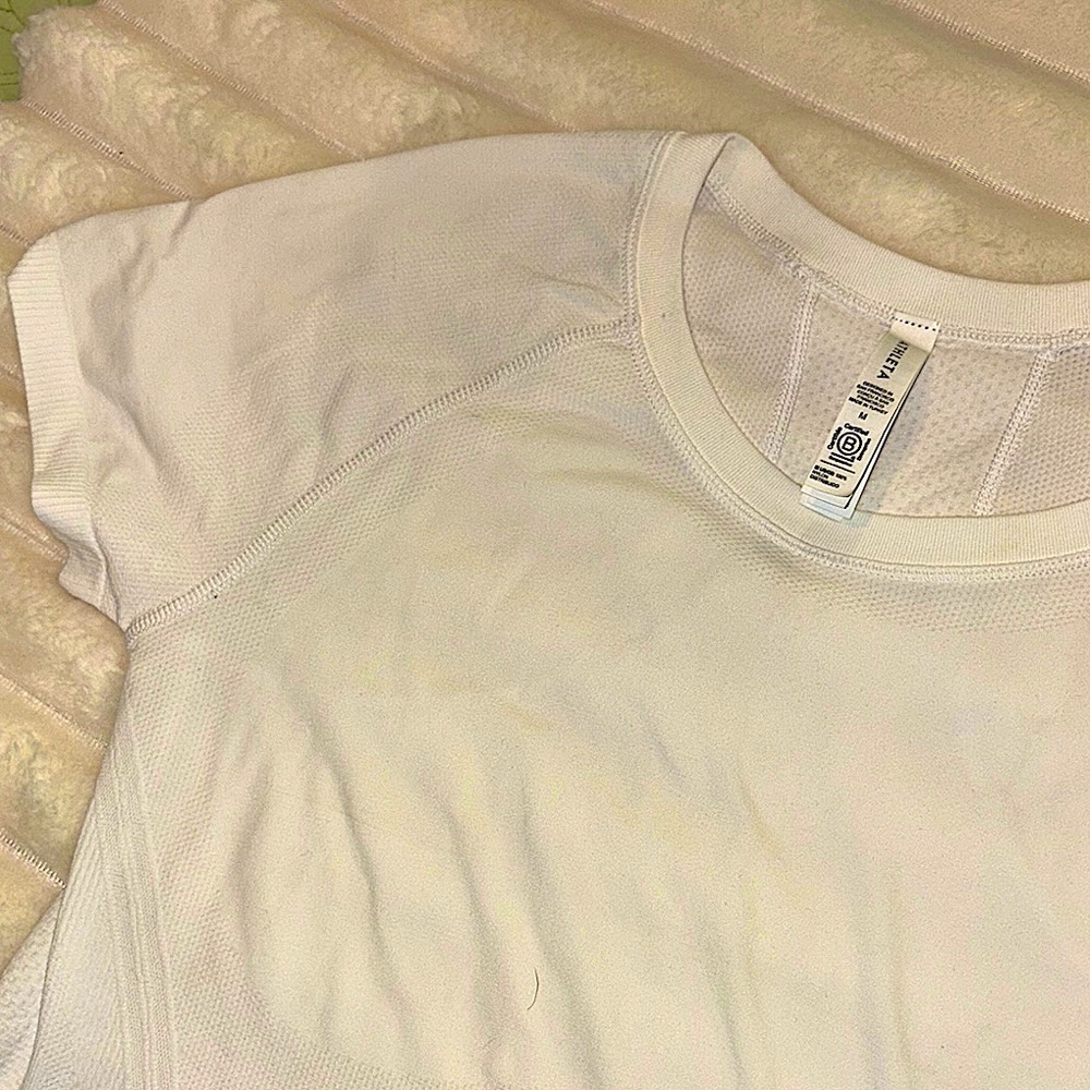 NWOT- Athleta Womens Dry Fit Fitted T shirt - size med